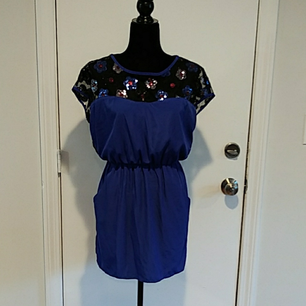 Blue open back dress w/flower sequins and POCKETS!